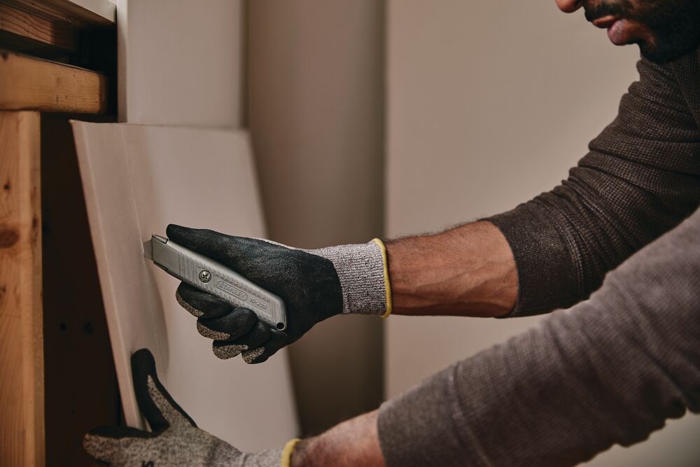 5 and half inch Fixed blade interlock utility knife cutting hard sheet.
