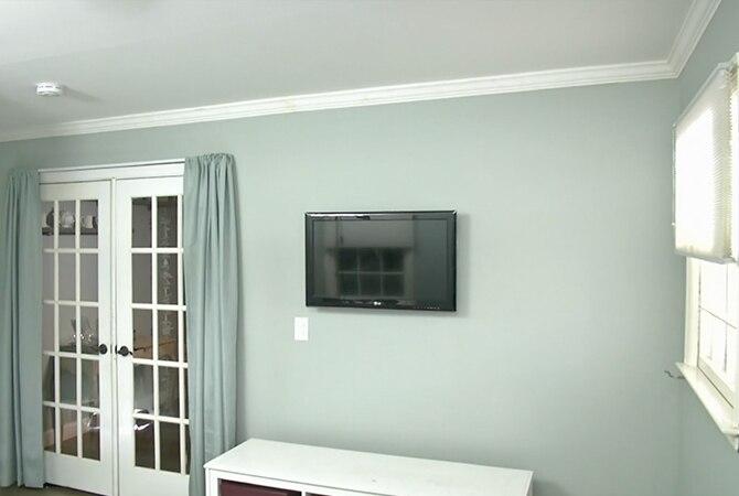 How to Install a Crown Molding - Step 22